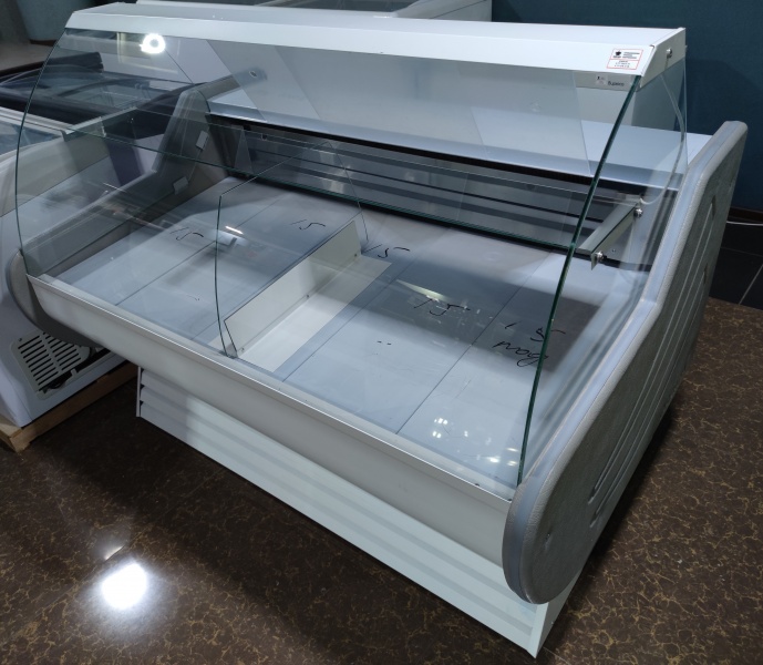 Холодильная витрина 1.5 м -5 +5 выкладка 670 мм.